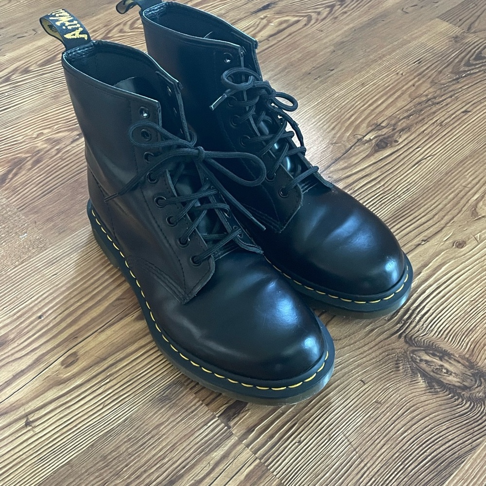 Dr. Martens Airwair Bouncing Soles  Black Combat Boot 11822  9 Men 10 Women